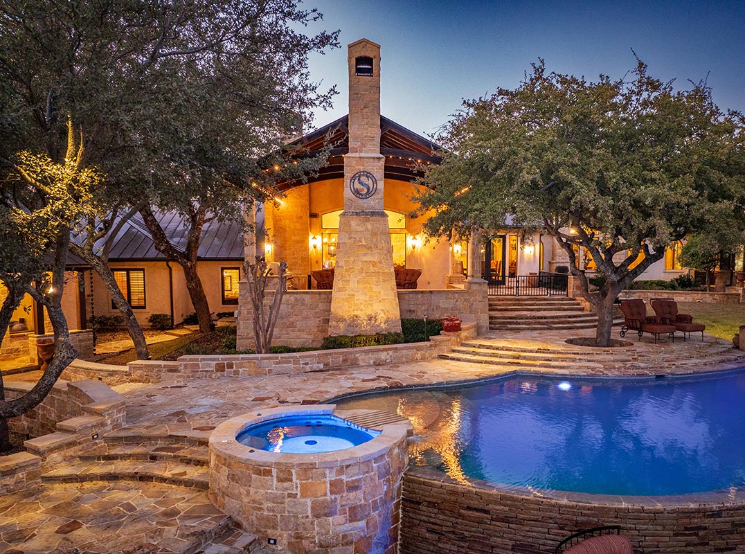 Stunning Residence - Epitomizes Luxury & Meticulous Craftsmanship